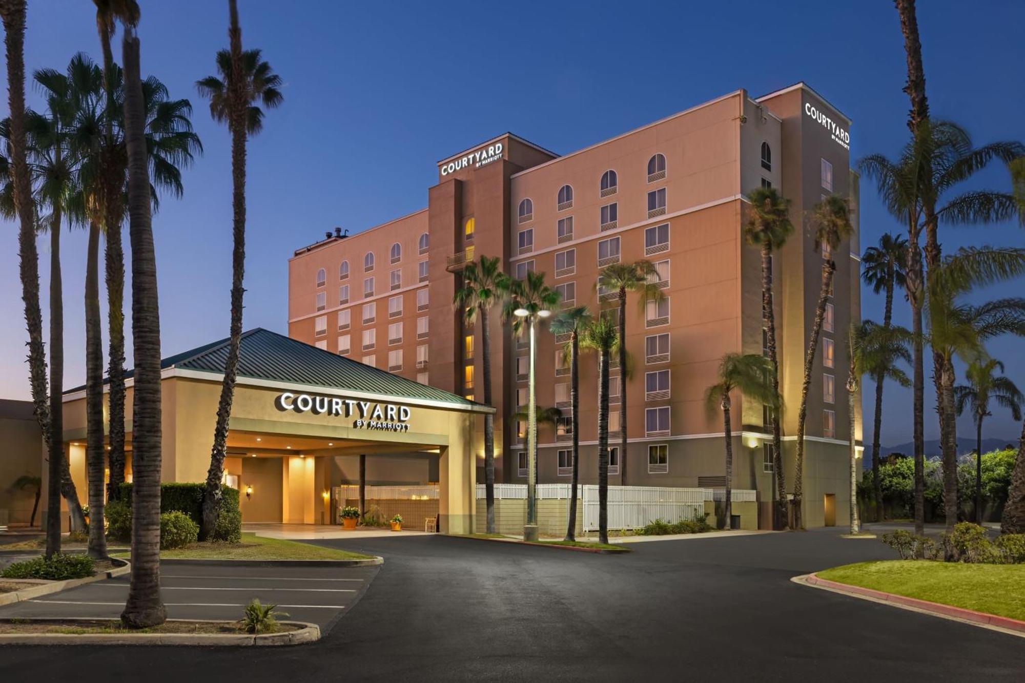 Courtyard By Marriott Baldwin Park Hotell Exteriör bild
