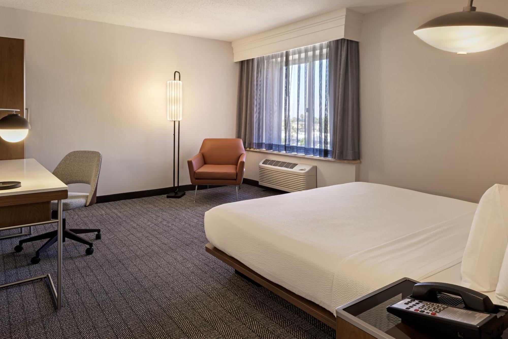 Courtyard By Marriott Baldwin Park Hotell Exteriör bild