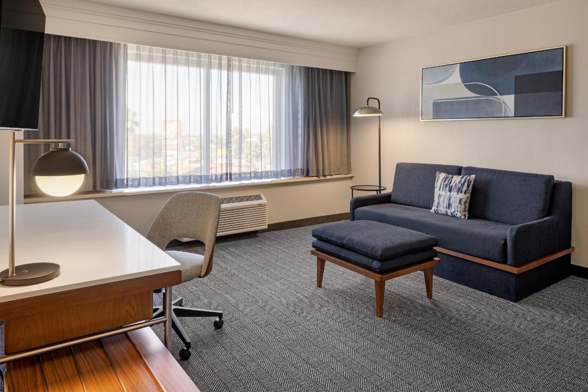Courtyard By Marriott Baldwin Park Hotell Exteriör bild