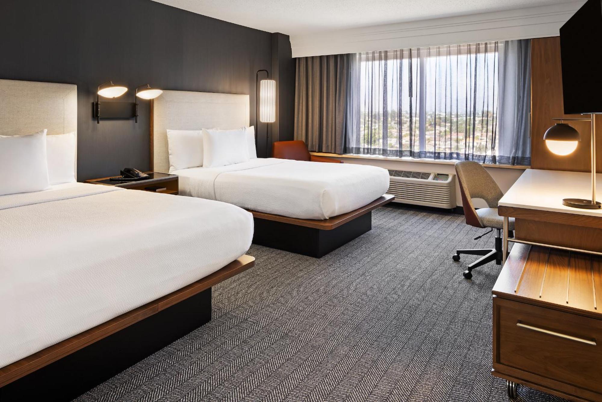 Courtyard By Marriott Baldwin Park Hotell Exteriör bild