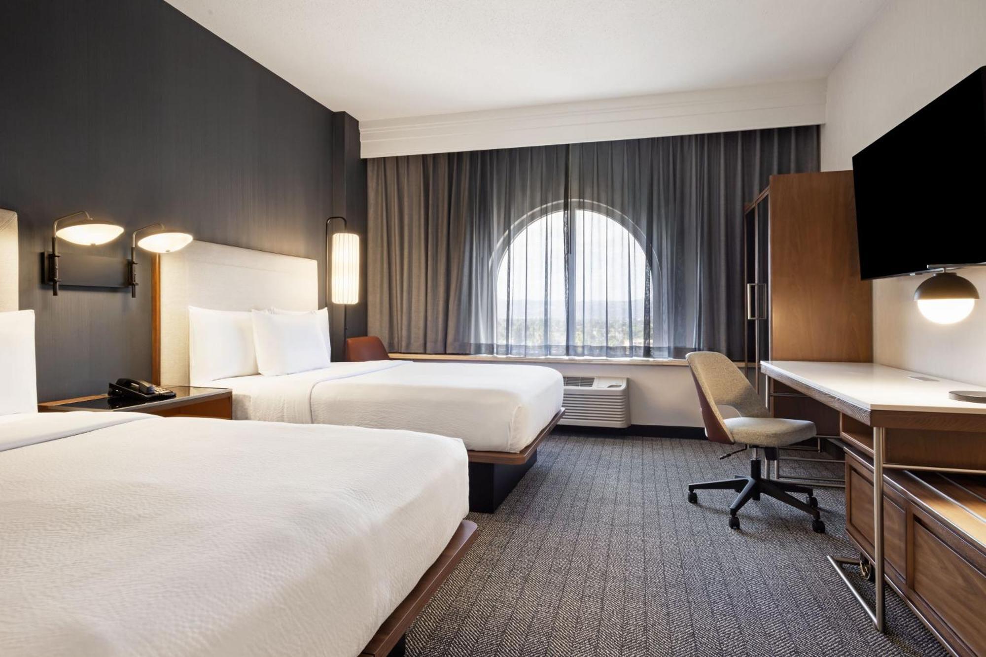 Courtyard By Marriott Baldwin Park Hotell Exteriör bild