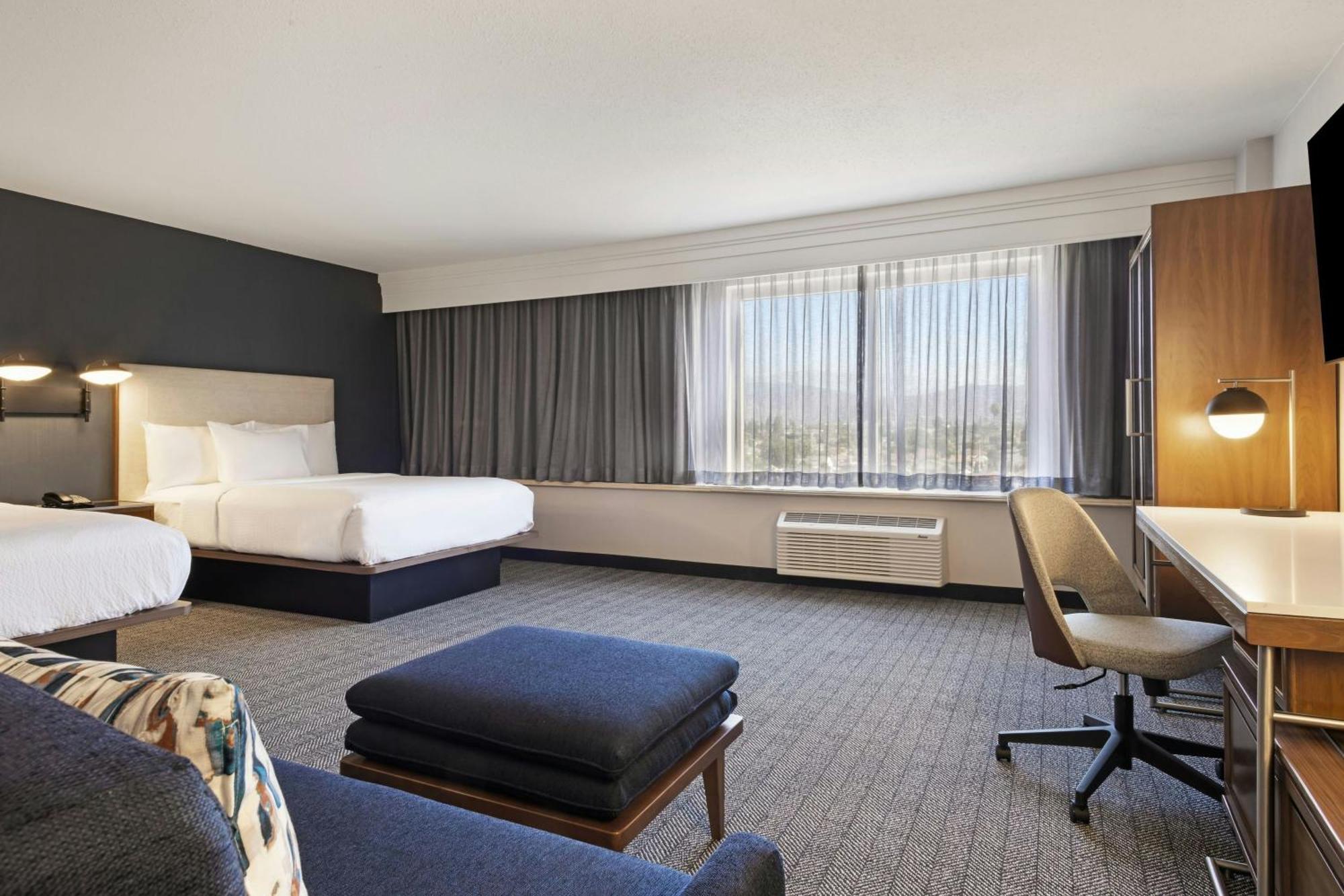 Courtyard By Marriott Baldwin Park Hotell Exteriör bild