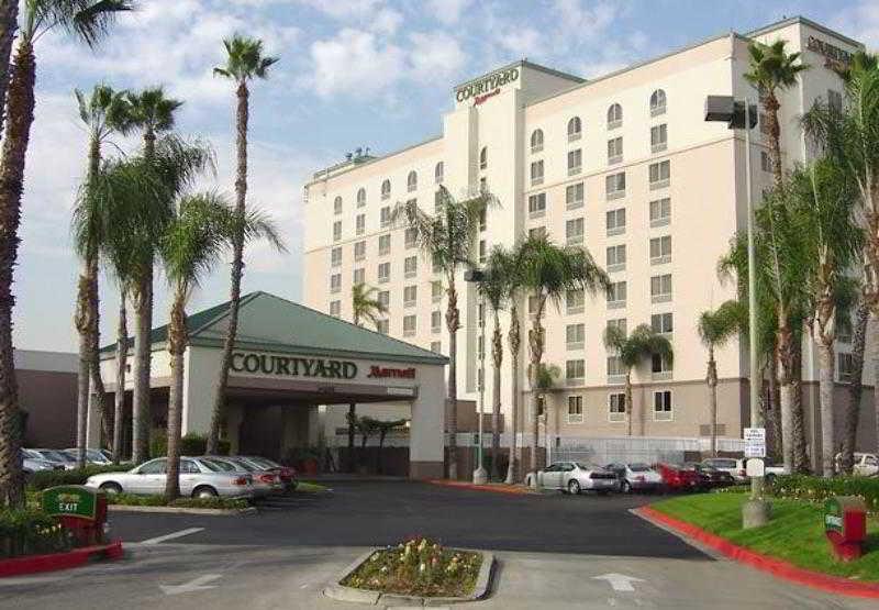 Courtyard By Marriott Baldwin Park Hotell Exteriör bild