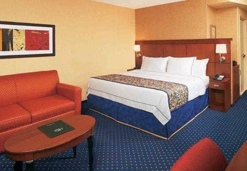 Courtyard By Marriott Baldwin Park Hotell Exteriör bild