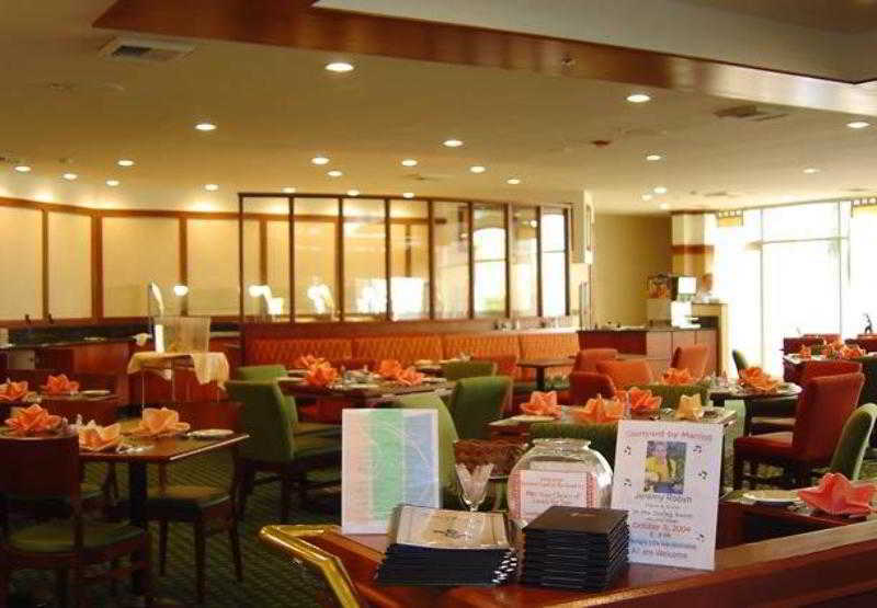 Courtyard By Marriott Baldwin Park Hotell Exteriör bild