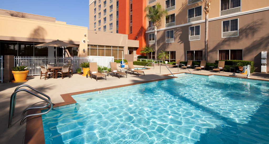 Courtyard By Marriott Baldwin Park Hotell Exteriör bild
